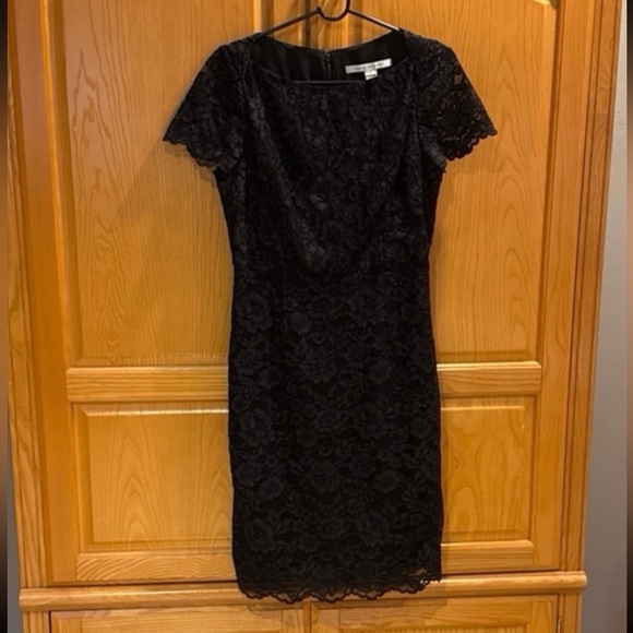 Diane Von Furstenberg Dresses & Skirts - Diane von Furstenberg Black Lace Dress Cap Sleeves Lined Size 6
